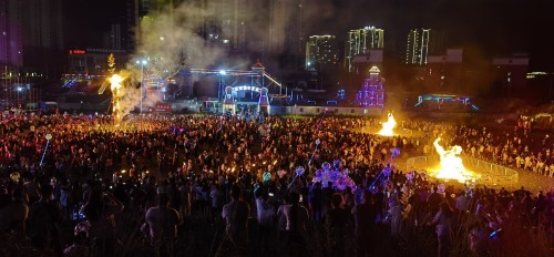 杨华 五族同欢火把节