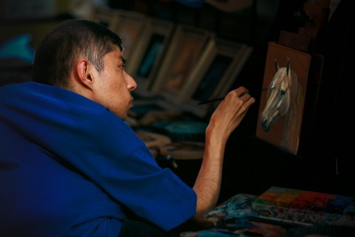 陈健 身残志坚卖艺人